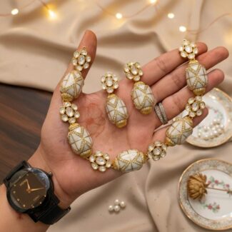 silver -toned - canteen Meena necklace set