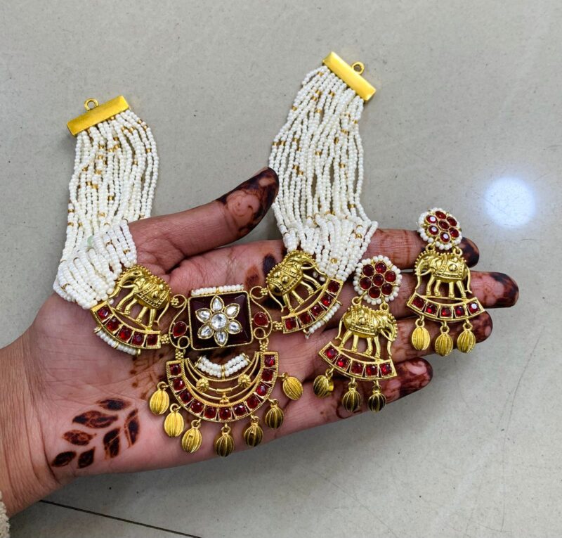 Red - colored Kundan Set